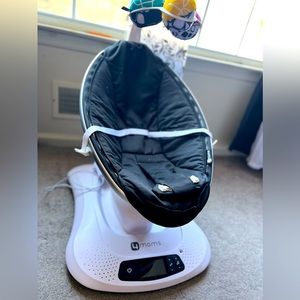 4moms MAMAROO 4 MULTI-MOTION BABY SWING with seat belt fastener -  Black color